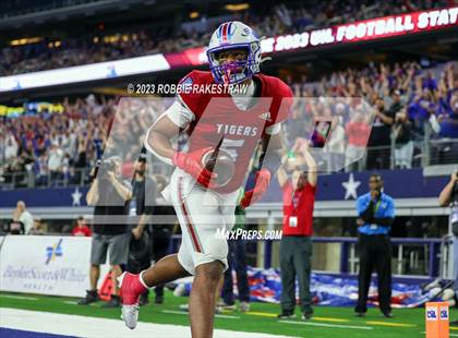 Thumbnail 1 in Tidehaven vs. Gunter (UIL 3A D2 Football Final) photogallery.