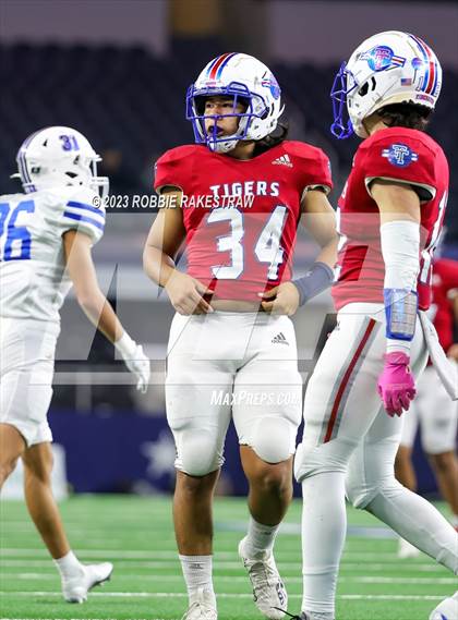 Thumbnail 2 in Tidehaven vs. Gunter (UIL 3A D2 Football Final) photogallery.
