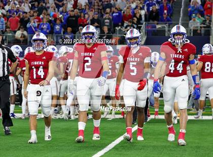 Thumbnail 1 in Tidehaven vs. Gunter (UIL 3A D2 Football Final) photogallery.