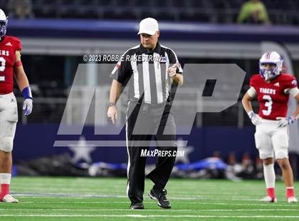 Thumbnail 1 in Tidehaven vs. Gunter (UIL 3A D2 Football Final) photogallery.