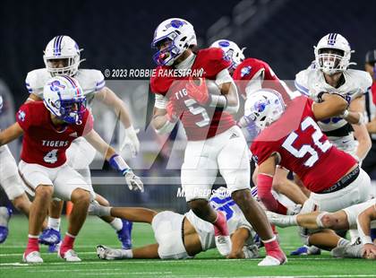Thumbnail 1 in Tidehaven vs. Gunter (UIL 3A D2 Football Final) photogallery.