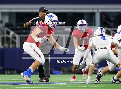 Thumbnail 1 in Tidehaven vs. Gunter (UIL 3A D2 Football Final) photogallery.