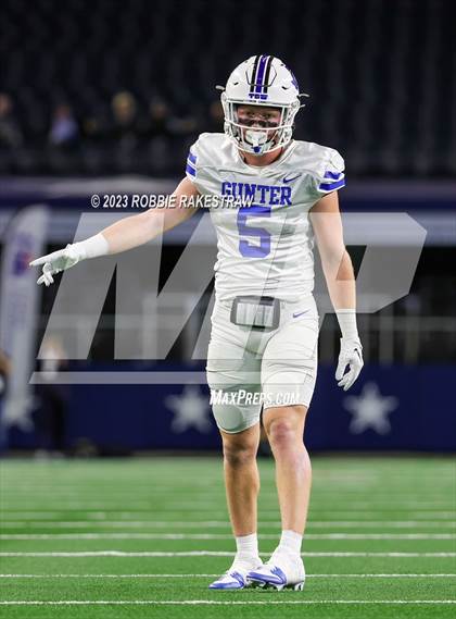 Thumbnail 1 in Tidehaven vs. Gunter (UIL 3A D2 Football Final) photogallery.