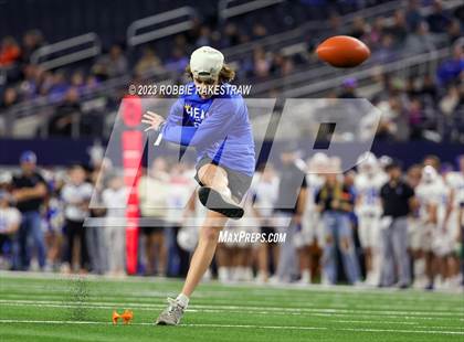 Thumbnail 2 in Tidehaven vs. Gunter (UIL 3A D2 Football Final) photogallery.