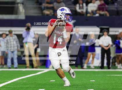 Thumbnail 3 in Tidehaven vs. Gunter (UIL 3A D2 Football Final) photogallery.