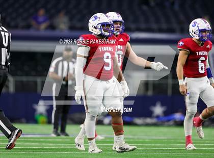 Thumbnail 2 in Tidehaven vs. Gunter (UIL 3A D2 Football Final) photogallery.