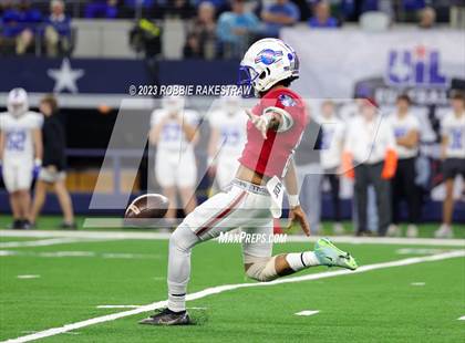 Thumbnail 1 in Tidehaven vs. Gunter (UIL 3A D2 Football Final) photogallery.