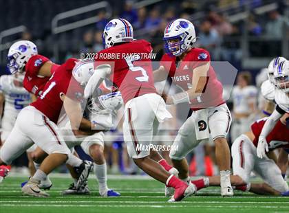 Thumbnail 2 in Tidehaven vs. Gunter (UIL 3A D2 Football Final) photogallery.