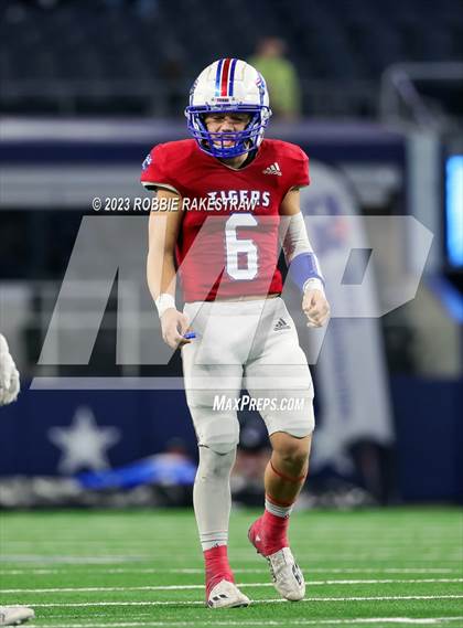 Thumbnail 1 in Tidehaven vs. Gunter (UIL 3A D2 Football Final) photogallery.