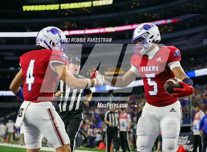 Thumbnail 1 in Tidehaven vs. Gunter (UIL 3A D2 Football Final) photogallery.