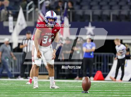 Thumbnail 2 in Tidehaven vs. Gunter (UIL 3A D2 Football Final) photogallery.