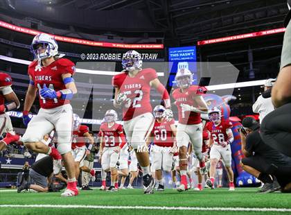 Thumbnail 3 in Tidehaven vs. Gunter (UIL 3A D2 Football Final) photogallery.