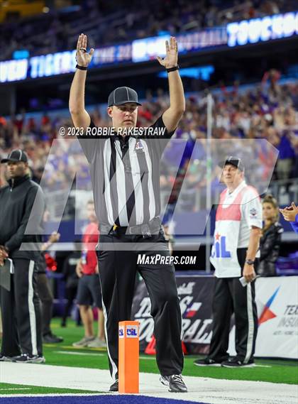 Thumbnail 2 in Tidehaven vs. Gunter (UIL 3A D2 Football Final) photogallery.
