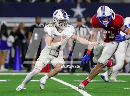 Thumbnail 3 in Tidehaven vs. Gunter (UIL 3A D2 Football Final) photogallery.