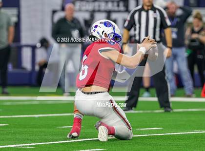 Thumbnail 3 in Tidehaven vs. Gunter (UIL 3A D2 Football Final) photogallery.