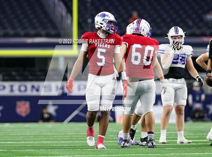 Thumbnail 1 in Tidehaven vs. Gunter (UIL 3A D2 Football Final) photogallery.
