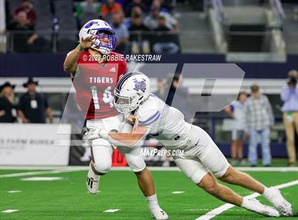 Thumbnail 3 in Tidehaven vs. Gunter (UIL 3A D2 Football Final) photogallery.