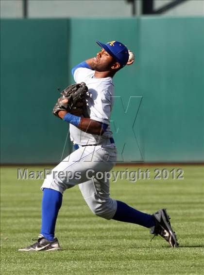 Thumbnail 3 in De La Salle vs. Bishop Amat (Dave Stewart/Oakland A's Showdown) photogallery.