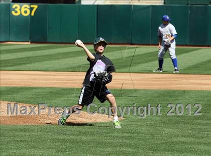 Thumbnail 2 in De La Salle vs. Bishop Amat (Dave Stewart/Oakland A's Showdown) photogallery.