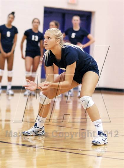 Thumbnail 3 in Galena vs Corona Del Mar (Durango Fall Classic) photogallery.