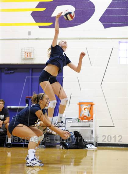 Thumbnail 2 in Galena vs Corona Del Mar (Durango Fall Classic) photogallery.