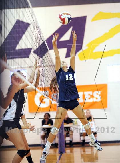 Thumbnail 3 in Galena vs Corona Del Mar (Durango Fall Classic) photogallery.