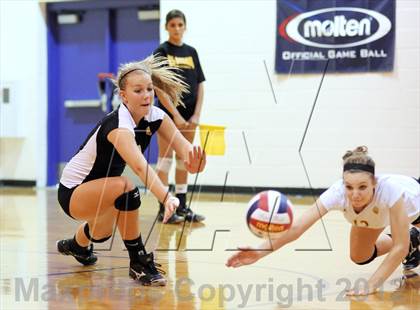 Thumbnail 1 in Galena vs Corona Del Mar (Durango Fall Classic) photogallery.