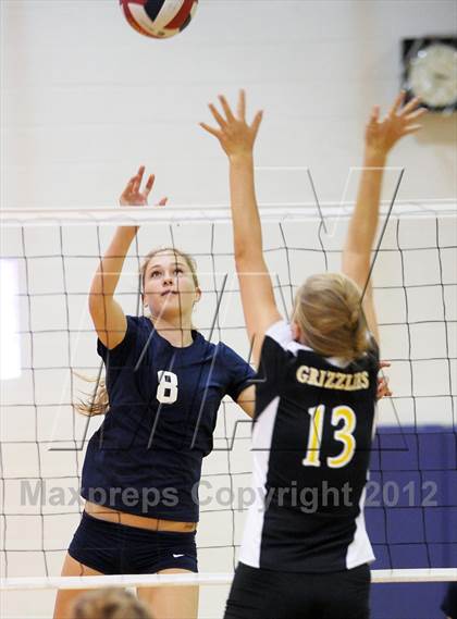 Thumbnail 2 in Galena vs Corona Del Mar (Durango Fall Classic) photogallery.