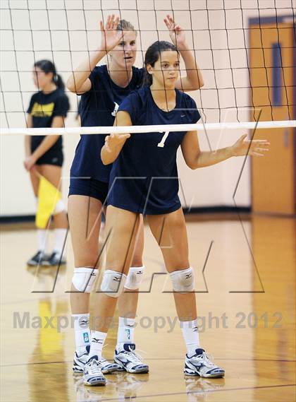 Thumbnail 1 in Galena vs Corona Del Mar (Durango Fall Classic) photogallery.