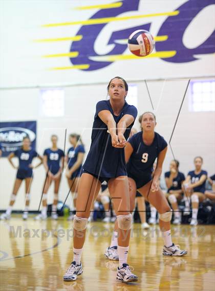 Thumbnail 3 in Galena vs Corona Del Mar (Durango Fall Classic) photogallery.