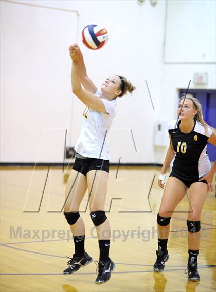 Thumbnail 2 in Galena vs Corona Del Mar (Durango Fall Classic) photogallery.