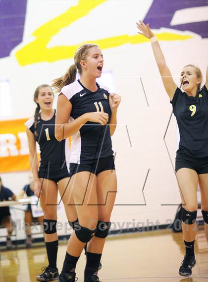 Thumbnail 1 in Galena vs Corona Del Mar (Durango Fall Classic) photogallery.