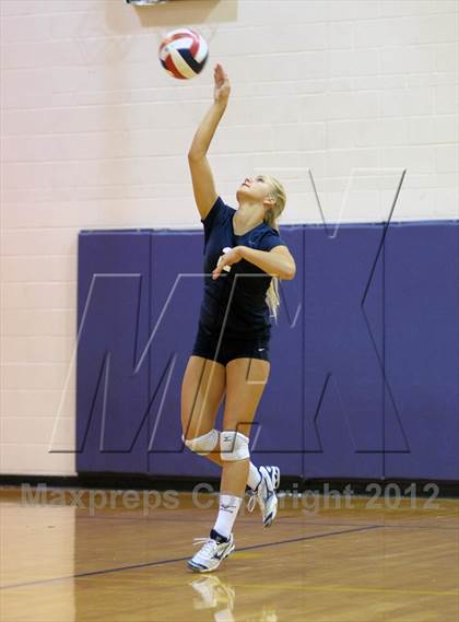 Thumbnail 1 in Galena vs Corona Del Mar (Durango Fall Classic) photogallery.