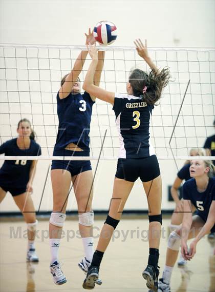 Thumbnail 1 in Galena vs Corona Del Mar (Durango Fall Classic) photogallery.