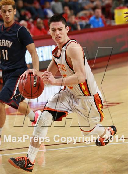 Thumbnail 1 in Perry vs. Corona del Sol (AIA D1 Semifinal) photogallery.