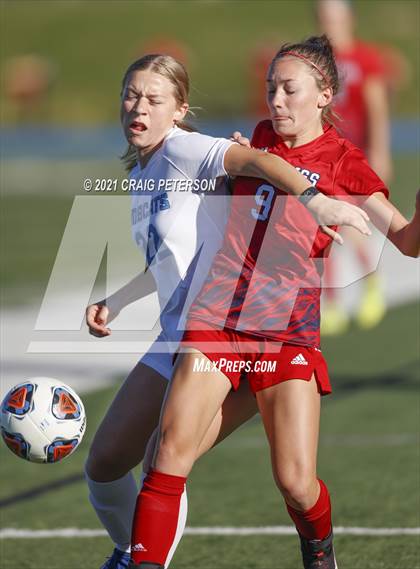 Thumbnail 3 in Crimson Cliffs vs. Sky View (UHSAA 4A Semifinal) photogallery.