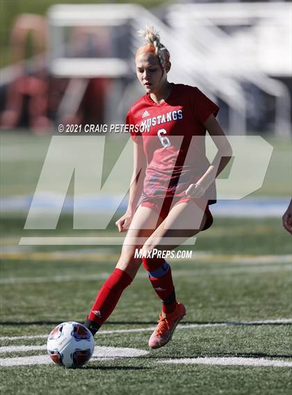 Thumbnail 3 in Crimson Cliffs vs. Sky View (UHSAA 4A Semifinal) photogallery.