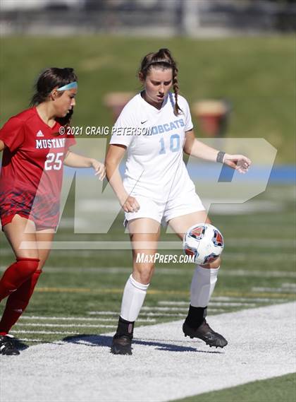 Thumbnail 2 in Crimson Cliffs vs. Sky View (UHSAA 4A Semifinal) photogallery.