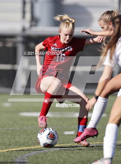 Thumbnail 3 in Crimson Cliffs vs. Sky View (UHSAA 4A Semifinal) photogallery.