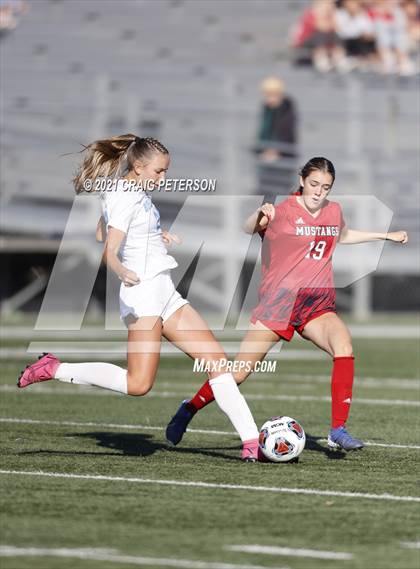 Thumbnail 1 in Crimson Cliffs vs. Sky View (UHSAA 4A Semifinal) photogallery.