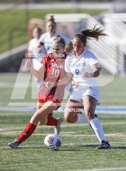 Thumbnail 3 in Crimson Cliffs vs. Sky View (UHSAA 4A Semifinal) photogallery.