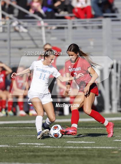 Thumbnail 2 in Crimson Cliffs vs. Sky View (UHSAA 4A Semifinal) photogallery.