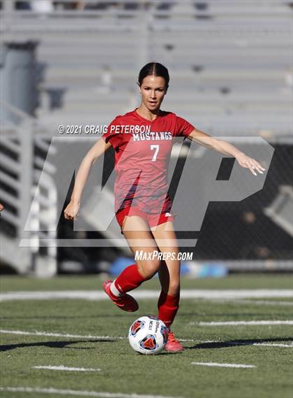 Thumbnail 2 in Crimson Cliffs vs. Sky View (UHSAA 4A Semifinal) photogallery.