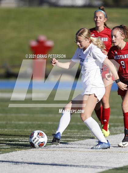 Thumbnail 3 in Crimson Cliffs vs. Sky View (UHSAA 4A Semifinal) photogallery.
