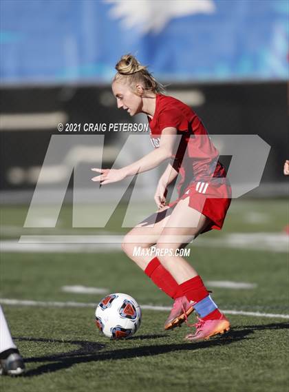 Thumbnail 2 in Crimson Cliffs vs. Sky View (UHSAA 4A Semifinal) photogallery.
