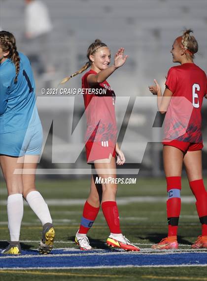 Thumbnail 2 in Crimson Cliffs vs. Sky View (UHSAA 4A Semifinal) photogallery.