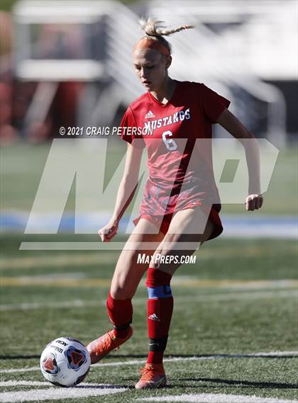Thumbnail 2 in Crimson Cliffs vs. Sky View (UHSAA 4A Semifinal) photogallery.
