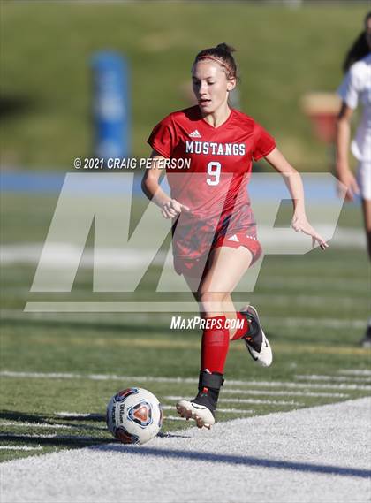 Thumbnail 2 in Crimson Cliffs vs. Sky View (UHSAA 4A Semifinal) photogallery.