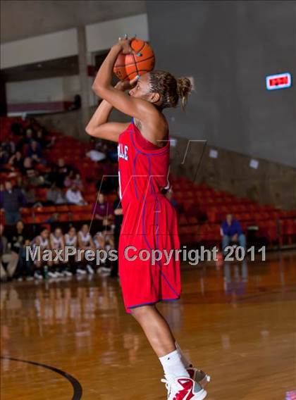 Thumbnail 1 in Midland vs. Duncanville (5A Regional Semifinal Playoffs) photogallery.