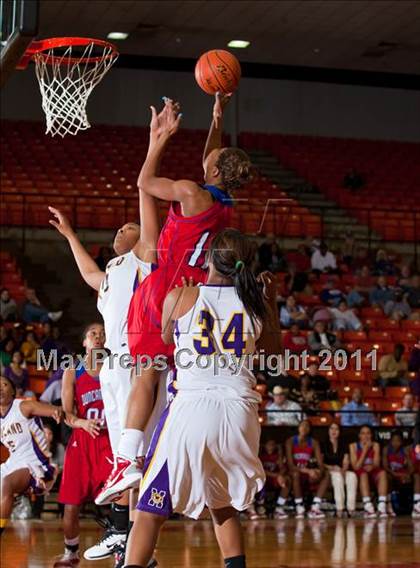 Thumbnail 1 in Midland vs. Duncanville (5A Regional Semifinal Playoffs) photogallery.